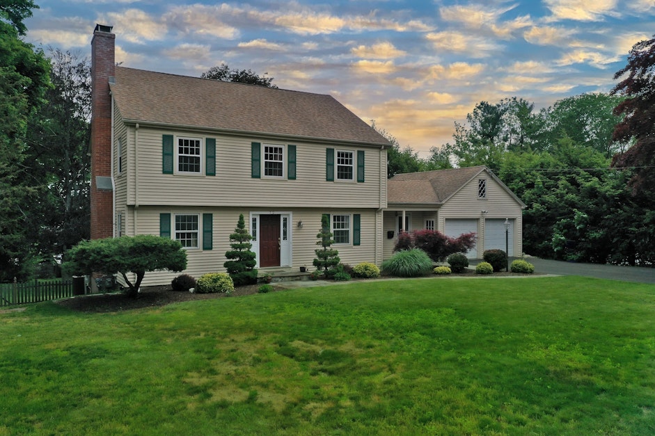 72 Blue Ridge Lane, West Hartford, CT 06117, Presented by Berkshire